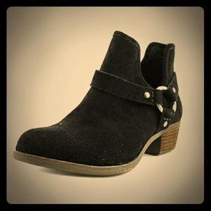 Lucky brand suede booties size 7